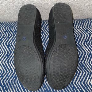 Black Rothy’s Flats